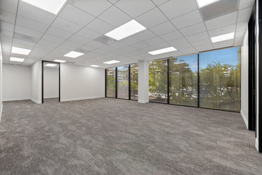 More Photos Of 17 S Briar Hollow Ln, Houston Office Residential For Lease