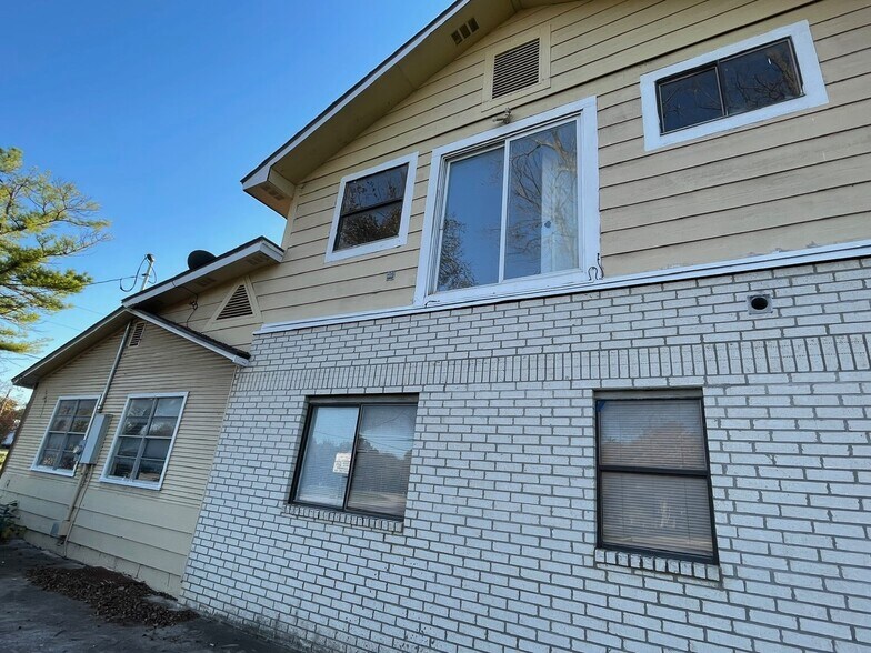 More Photos Of 613 Central Texas Expy, Lampasas Multifamily For Sale
