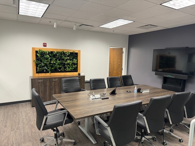 More Photos Of 2505 S Finley Rd, Lombard Office For Sale