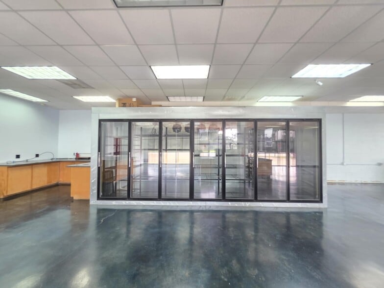 More Photos Of 8799 State Highway 35 N, Van Vleck Convenience Store For Sale