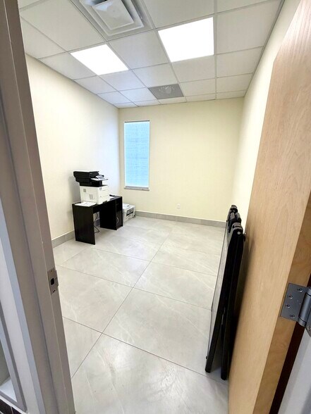 More Photos Of 1300 City View Ctr, Oviedo Office For Lease