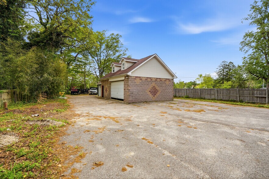 More Photos Of 1990 Lakewood Rd, Toms River Office For Sale
