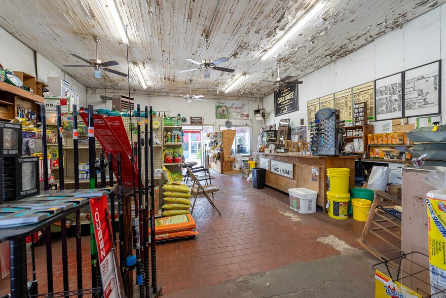 More Photos Of 186 McLaughlin St SW, Pelham Specialty For Sale