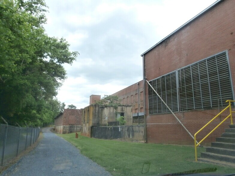 More Photos Of 501 E Naomi St, Randleman Distribution For Sale