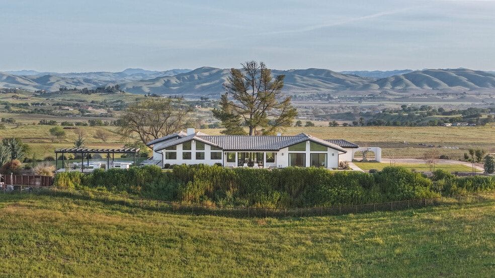 More Photos Of 35 Wellsona Rd, Paso Robles Specialty For Sale