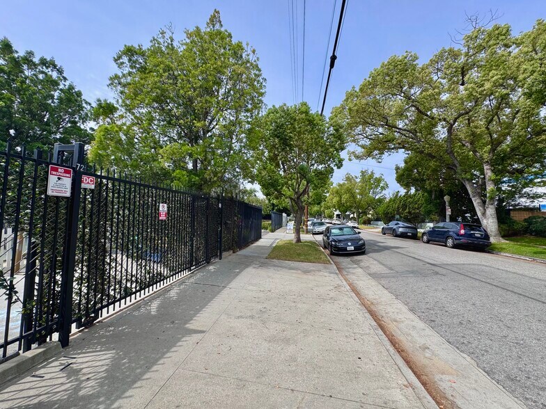 More Photos Of 72 W Bellevue Dr, Pasadena Flex For Sale