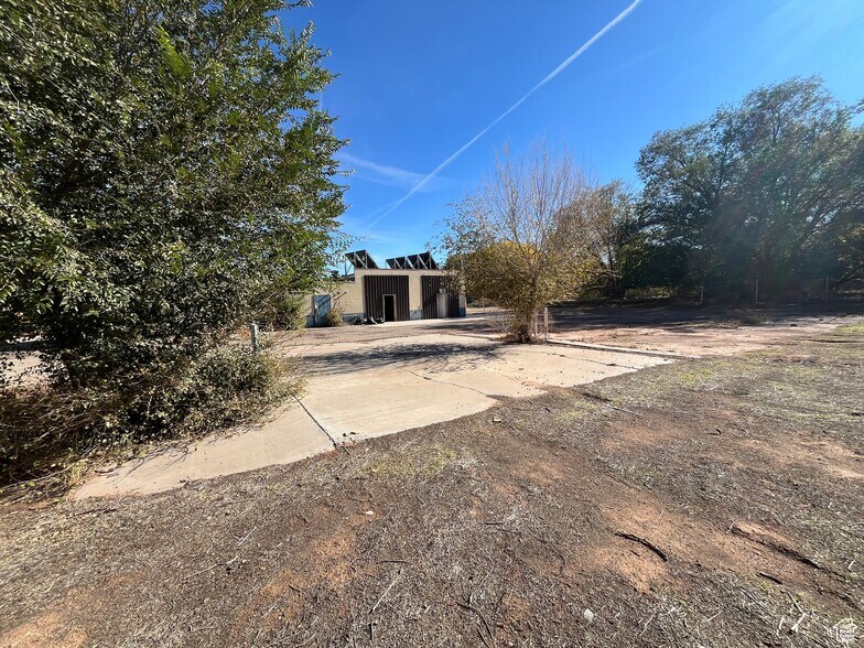 More Photos Of 588 Kane Creek Blvd, Moab General Retail For Sale