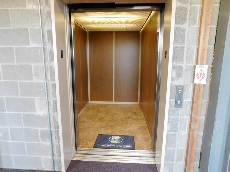More Photos Of 701 Main St, Dresden Storefront For Lease