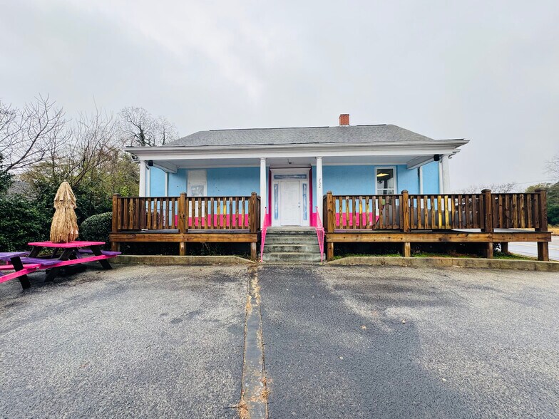 Primary Photo Of 732 W Taylor St, Griffin General Retail For Sale