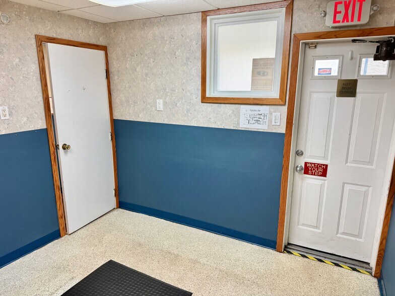 More Photos Of 1107 Lincoln Way E, Massillon Veterinarian Kennel For Sale