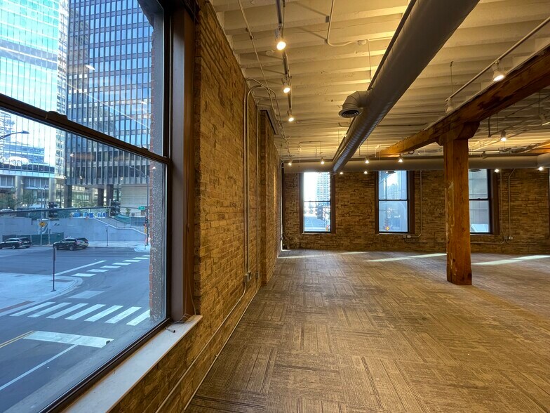 More Photos Of 400 N State St, Chicago Office For Lease