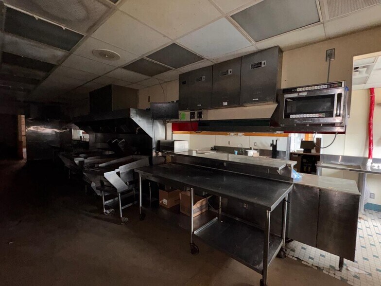 More Photos Of 2439 E Sharon Rd, Cincinnati Restaurant For Sale