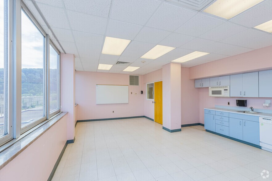 More Photos Of 651 Fourth Ave, New Kensington Hospital For Sale