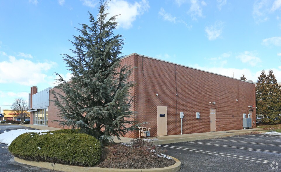 More Photos Of 511 2nd Street Pike, Southampton General Retail For Lease