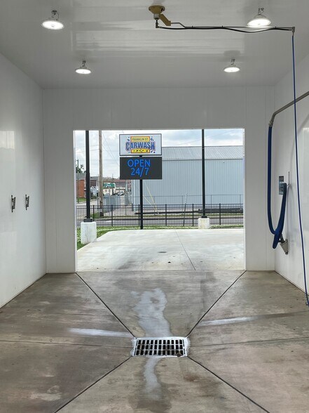 More Photos Of 35 W Franklin St, Evansville Carwash For Sale