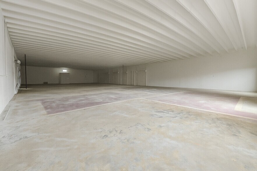 More Photos Of 661 NE 42nd St, Deerfield Beach Warehouse For Lease