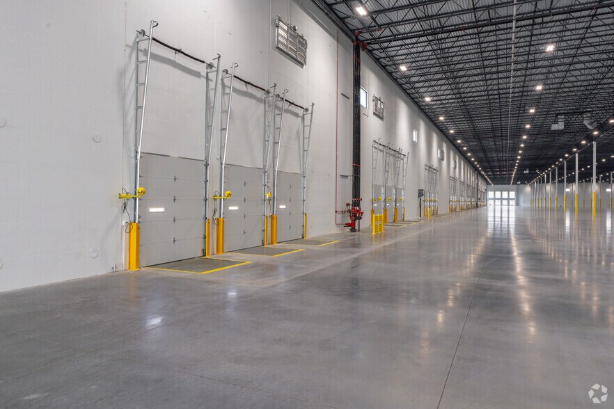 More Photos Of 370 Logistics ave, Jeffersonville Distribution For Lease