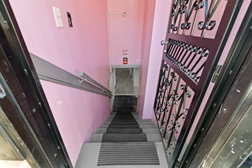 More Photos Of , Washington General Retail For Sale