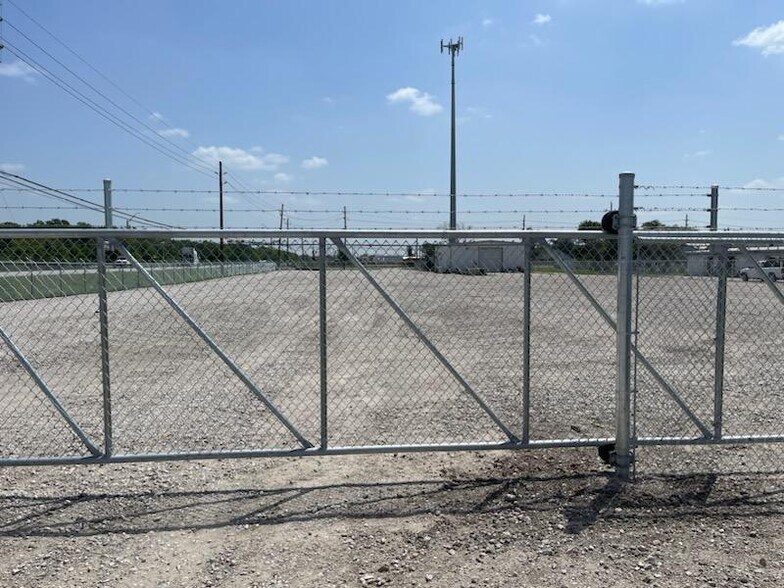 More Photos Of 16190 Miller Rd, Houston Warehouse For Lease