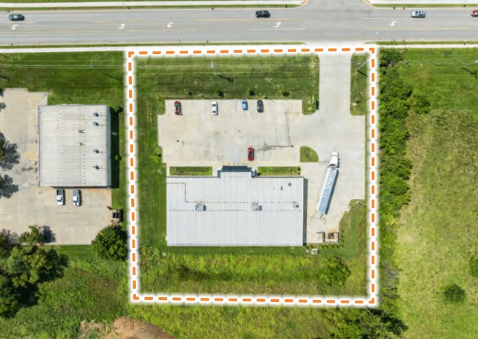 More Photos Of 2106 Missouri 7, Pleasant Hill Supermarket For Sale