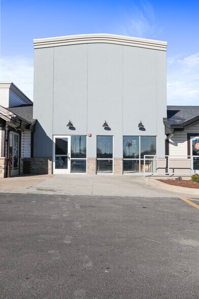 More Photos Of 925 Foxcroft Ave, Martinsburg Restaurant For Lease