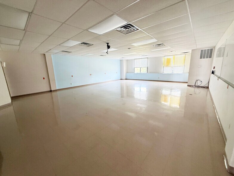 More Photos Of 810 Soldiers Way, Evansville Schools For Sale