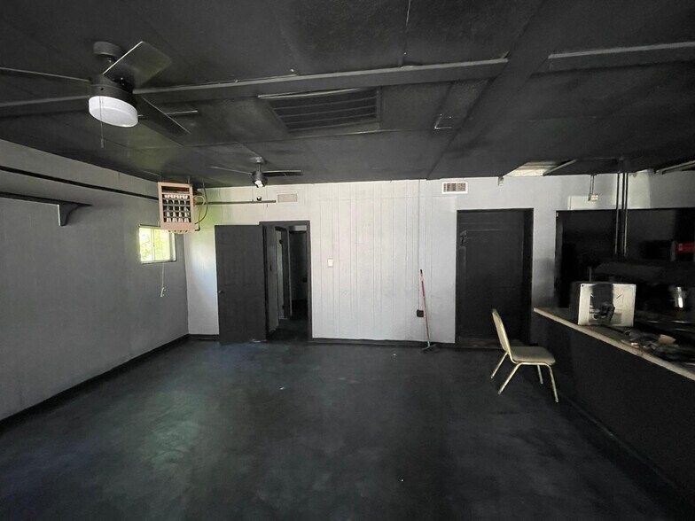 More Photos Of 1916 Cedar Dr, La Marque Restaurant For Lease