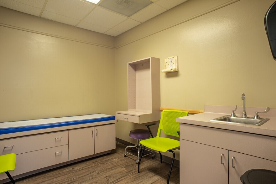 More Photos Of 2150 S Eastern Ave, Las Vegas Office For Sale