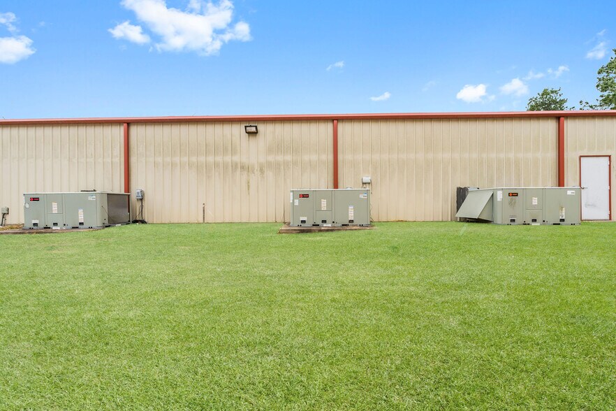 More Photos Of 28925 Nichols Sawmill Rd, Magnolia Warehouse For Lease