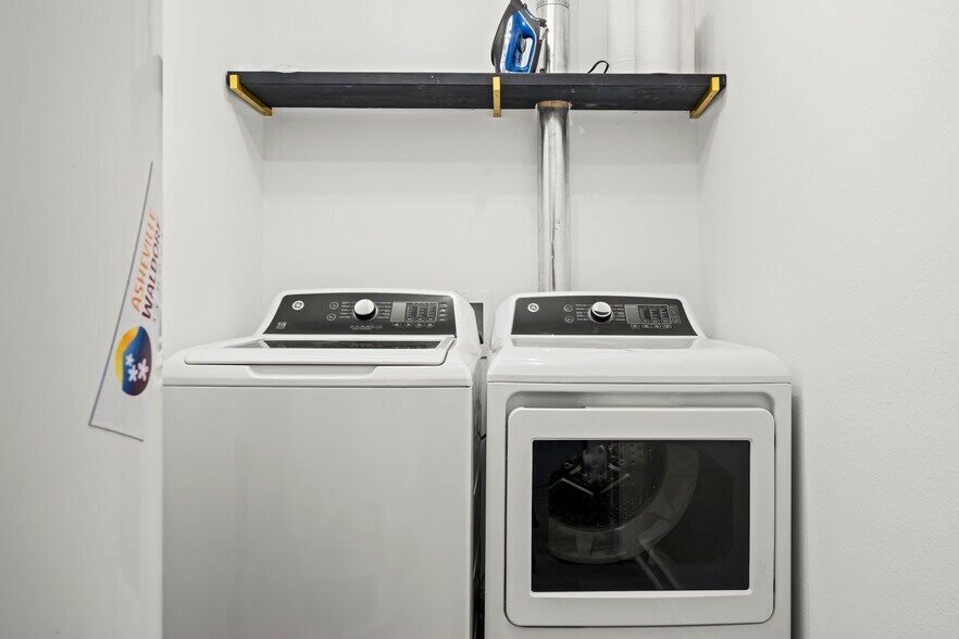 More Photos Of 9-13 Broadway St, Asheville Storefront Retail Office For Sale