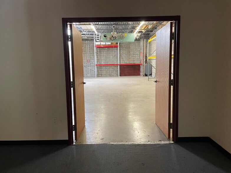 More Photos Of 633-637 Jeffers Cir, Exton Industrial For Sale