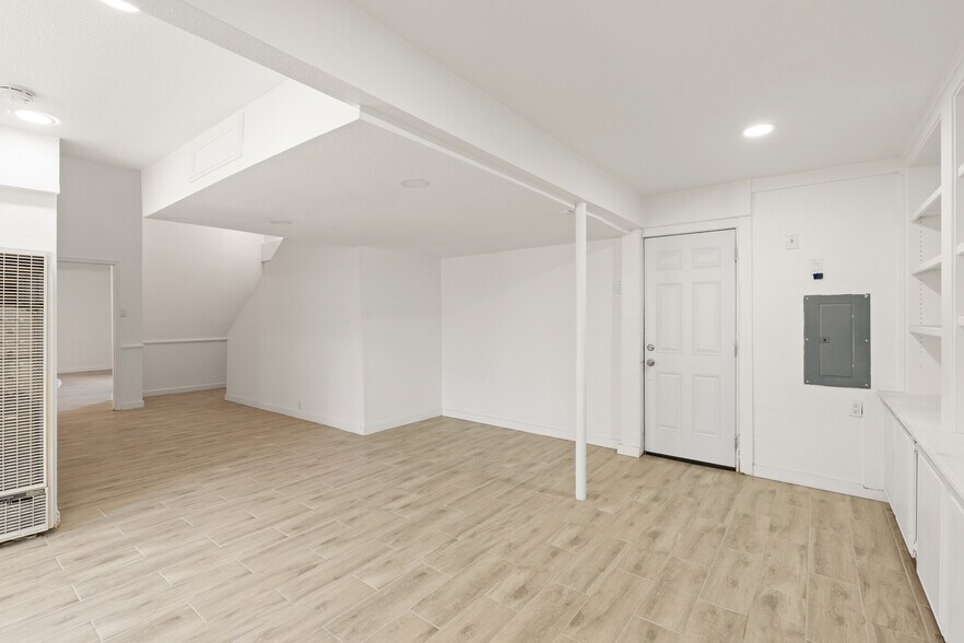 More Photos Of 1825 Baker St, Bakersfield Specialty For Sale