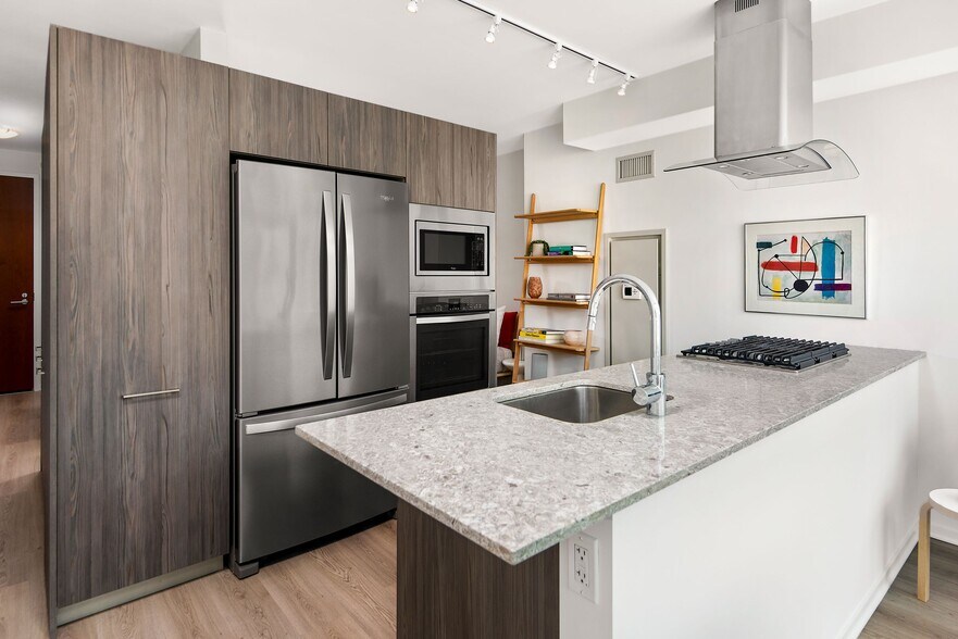 More Photos Of 220 E Illinois St, Chicago Apartments For Lease