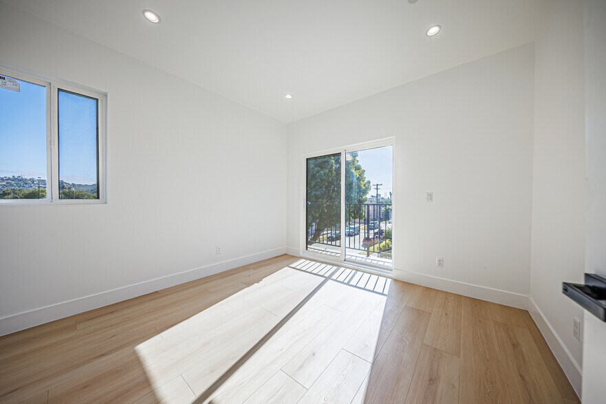 More Photos Of 2938 S Sycamore Ave, Los Angeles Apartments For Sale