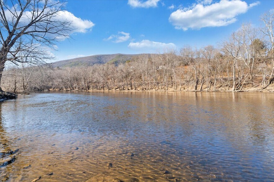 More Photos Of 630 Lowe St, Buchanan Restaurant For Sale