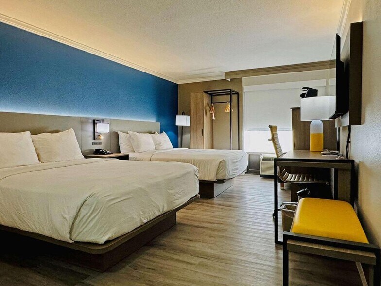 More Photos Of 12323 Katy Fwy, Houston Hotel For Sale