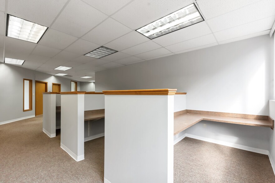 More Photos Of 72 Queen St, Southington Office For Lease