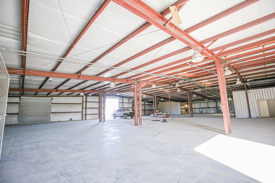 More Photos Of 4425 W US 98, Perry Manufacturing For Sale