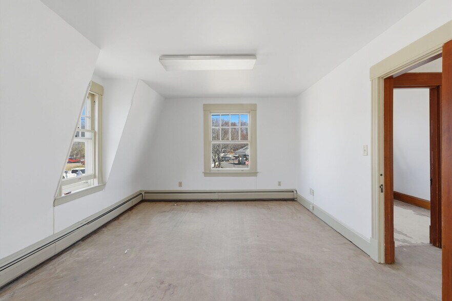 More Photos Of 194-196 New London Tpke, Glastonbury Office For Sale