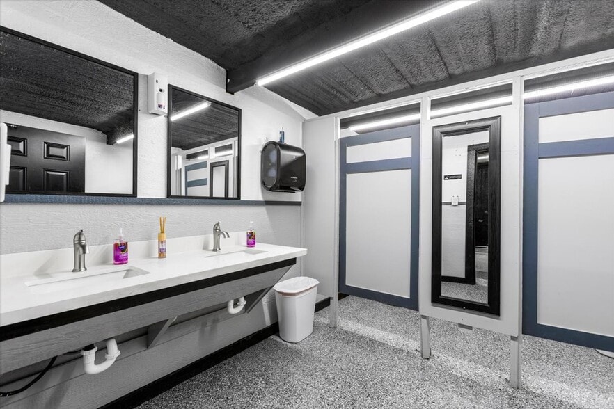 More Photos Of 1520 Henderson Avenue, Palacios Theater Concert Hall For Sale