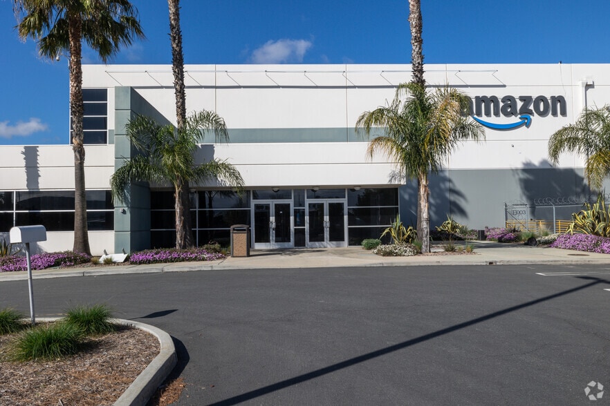 More Photos Of 17101 Heacock St, Moreno Valley Distribution For Lease