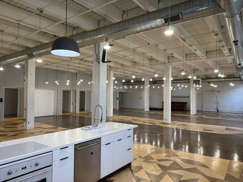 More Photos Of 1821 W Hubbard St, Chicago Loft Creative Space For Lease
