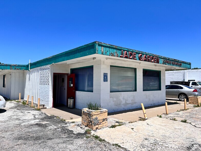 More Photos Of 6 Market St, Osage City Freestanding For Sale