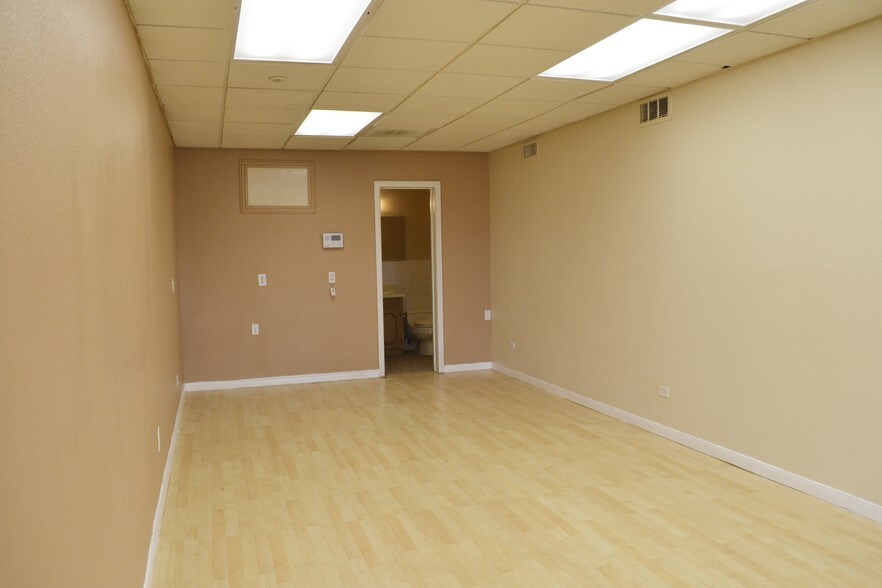 More Photos Of 200 N Carrier Pky, Grand Prairie Loft Creative Space For Sale