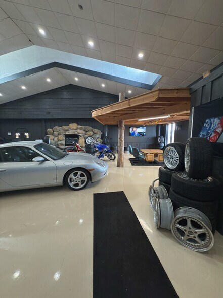 More Photos Of 3549 Lapeer Rd, Metamora Auto Dealership For Lease