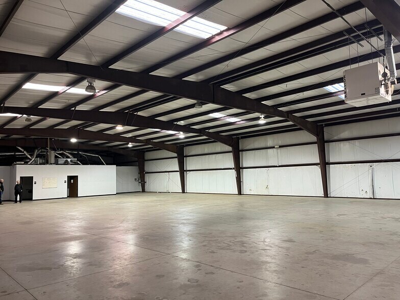 More Photos Of 9700 Pole Rd, Oklahoma City Warehouse For Lease