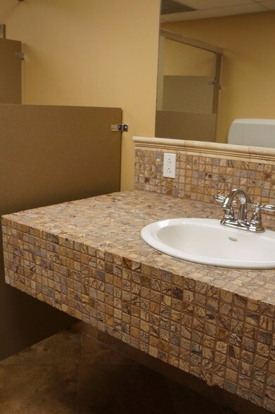 More Photos Of 2990 Gulf Breeze Pky, Gulf Breeze Medical For Lease