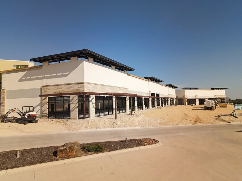 More Photos Of 21114 US-281, San Antonio Freestanding For Lease