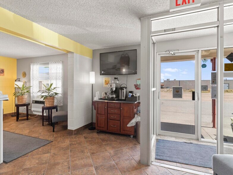 More Photos Of 1904 E Cedar St, Rawlins Hotel For Sale