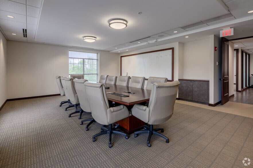 More Photos Of 265 Exchange Dr, Crystal Lake Office For Sale